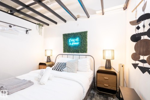 508 10024 Jasper Avenue, Edmonton, AB - Indoor Photo Showing Bedroom