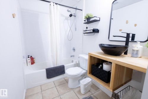 508 10024 Jasper Avenue, Edmonton, AB - Indoor Photo Showing Bathroom