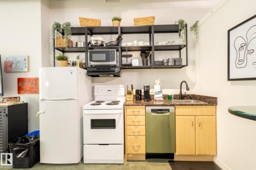 508 10024 Jasper Avenue, Edmonton, AB - Indoor Photo Showing Kitchen