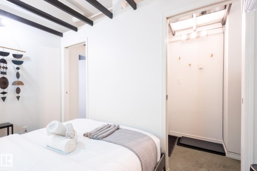 508 10024 Jasper Avenue, Edmonton, AB - Indoor Photo Showing Bedroom