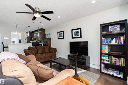 8148 77 Avenue, Edmonton, AB - Indoor Photo Showing Living Room