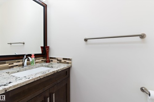 8148 77 Avenue, Edmonton, AB - Indoor Photo Showing Bathroom