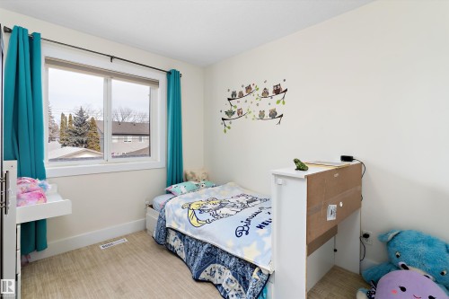 8148 77 Avenue, Edmonton, AB - Indoor Photo Showing Bedroom
