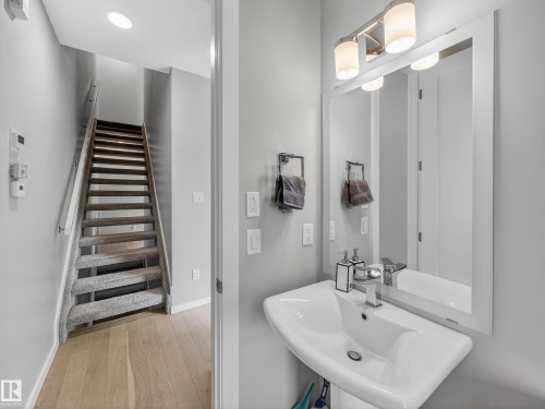 5 1304 Rutherford Road, Edmonton, AB - Indoor Photo Showing Bathroom