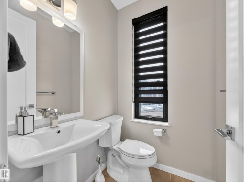5 1304 Rutherford Road, Edmonton, AB - Indoor Photo Showing Bathroom