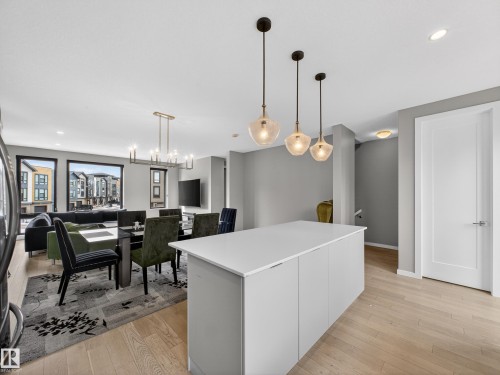 5 1304 Rutherford Road, Edmonton, AB - Indoor