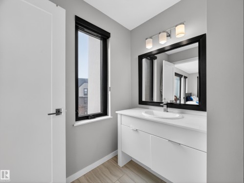 5 1304 Rutherford Road, Edmonton, AB - Indoor Photo Showing Bathroom