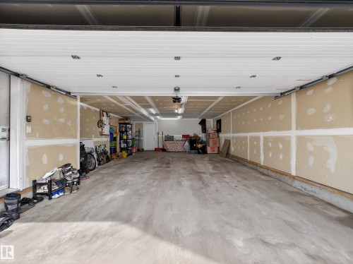 5 1304 Rutherford Road, Edmonton, AB - Indoor Photo Showing Garage