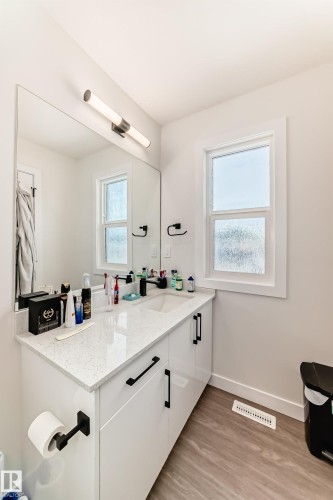 12435 47 Street Nw, Edmonton, AB - Indoor Photo Showing Bathroom