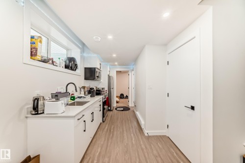 Basement suite Kitchen. - 12435 47 Street Nw, Edmonton, AB - Indoor