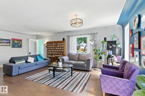 11204 61 Street, Edmonton, AB - Indoor Photo Showing Living Room