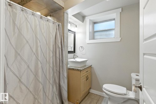 11204 61 Street, Edmonton, AB - Indoor Photo Showing Bathroom