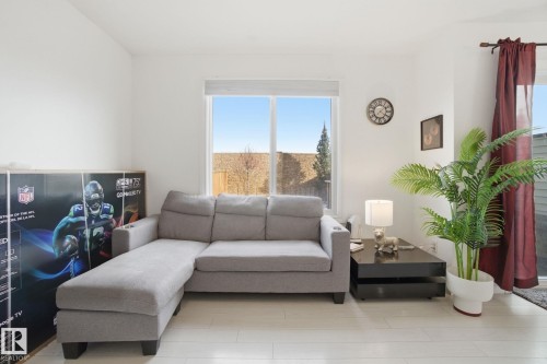 2602 Casey Way, Edmonton, AB - Indoor Photo Showing Living Room