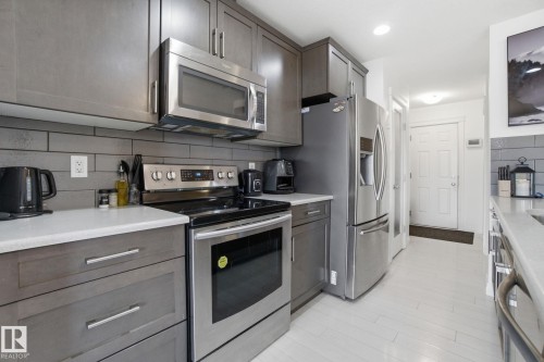 2602 Casey Way, Edmonton, AB - Indoor Photo Showing Kitchen