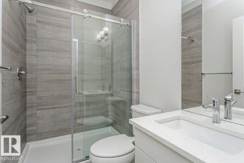 7624 Kimiwan Crescent, Edmonton, AB - Indoor Photo Showing Bathroom