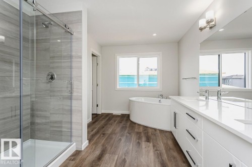 7624 Kimiwan Crescent, Edmonton, AB - Indoor Photo Showing Bathroom