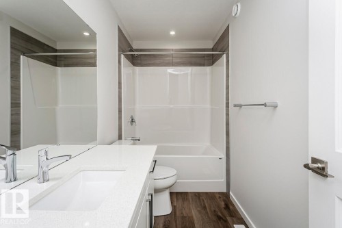 7624 Kimiwan Crescent, Edmonton, AB - Indoor Photo Showing Bathroom