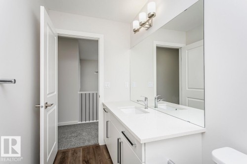 7624 Kimiwan Crescent, Edmonton, AB - Indoor Photo Showing Bathroom