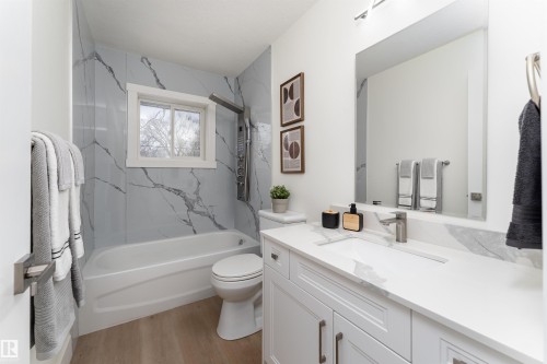12220 51 Street, Edmonton, AB - Indoor Photo Showing Bathroom