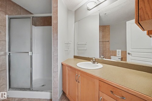 111 11039 83 Avenue, Edmonton, AB - Indoor Photo Showing Bathroom