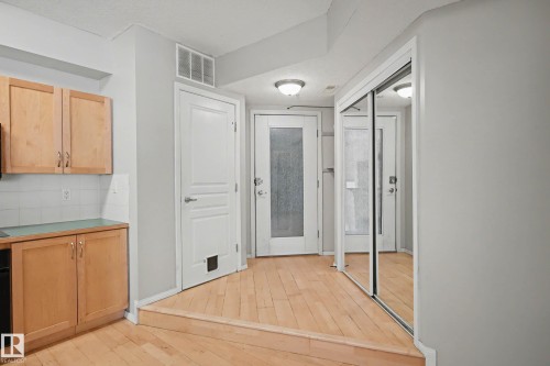 111 11039 83 Avenue, Edmonton, AB - Indoor Photo Showing Other Room