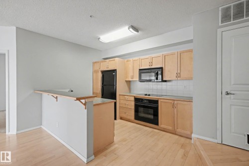111 11039 83 Avenue, Edmonton, AB - Indoor Photo Showing Kitchen