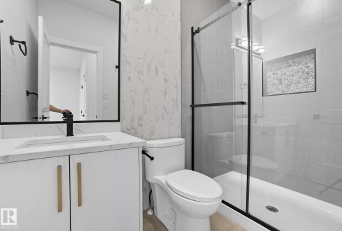4 Harley Way, Spruce Grove, AB - Indoor Photo Showing Bathroom