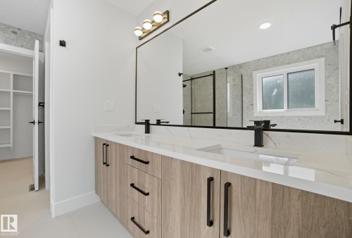 4 Harley Way, Spruce Grove, AB - Indoor Photo Showing Bathroom