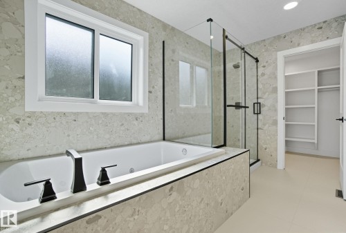 4 Harley Way, Spruce Grove, AB - Indoor Photo Showing Bathroom