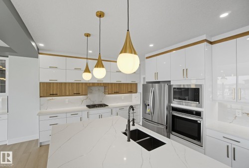 4 Harley Way, Spruce Grove, AB - Indoor Photo Showing Kitchen With Upgraded Kitchen