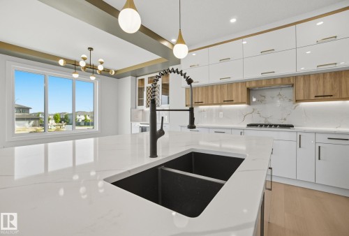 4 Harley Way, Spruce Grove, AB - Indoor Photo Showing Kitchen With Double Sink With Upgraded Kitchen