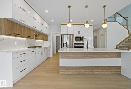 4 Harley Way, Spruce Grove, AB - Indoor Photo Showing Kitchen With Upgraded Kitchen