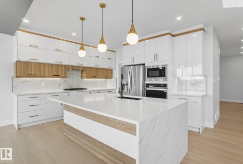 4 Harley Way, Spruce Grove, AB - Indoor Photo Showing Kitchen With Upgraded Kitchen