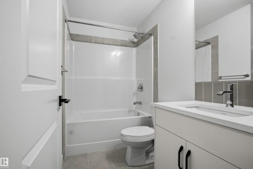 270 Paterson Link, Edmonton, AB - Indoor Photo Showing Bathroom