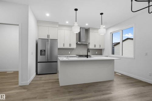 270 Paterson Link, Edmonton, AB - Indoor Photo Showing Kitchen