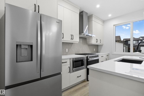 270 Paterson Link, Edmonton, AB - Indoor Photo Showing Kitchen With Upgraded Kitchen