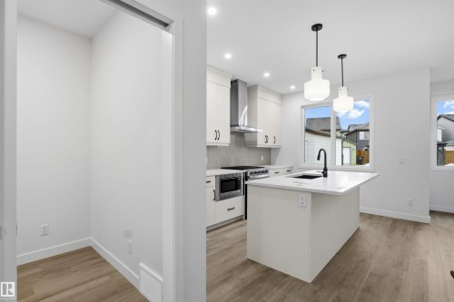 270 Paterson Link, Edmonton, AB - Indoor Photo Showing Kitchen