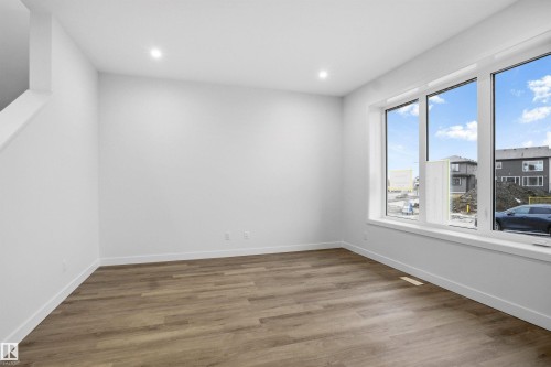 270 Paterson Link, Edmonton, AB - Indoor Photo Showing Other Room