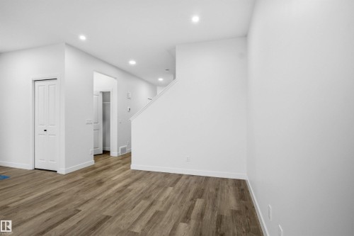 270 Paterson Link, Edmonton, AB - Indoor Photo Showing Other Room