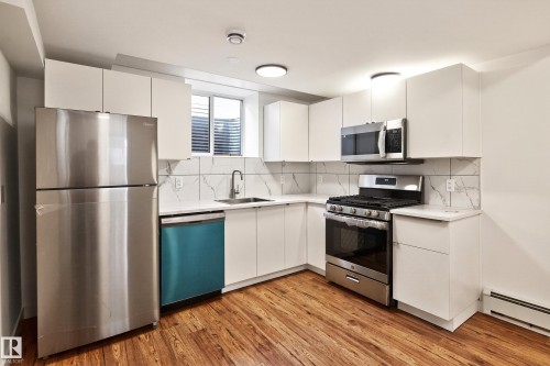 10204 113 Avenue, Edmonton, AB - Indoor Photo Showing Kitchen