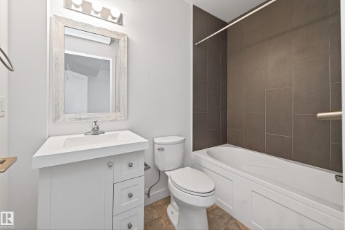 10204 113 Avenue, Edmonton, AB - Indoor Photo Showing Bathroom