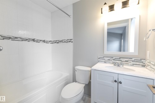 10204 113 Avenue, Edmonton, AB - Indoor Photo Showing Bathroom