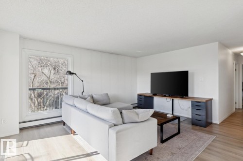 401 10545 Saskatchewan Drive, Edmonton, AB - Indoor Photo Showing Living Room