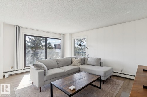 401 10545 Saskatchewan Drive, Edmonton, AB - Indoor Photo Showing Living Room