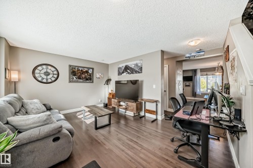63 3625 144 Avenue Nw, Edmonton, AB - Indoor Photo Showing Living Room
