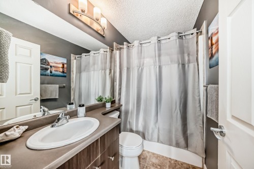 63 3625 144 Avenue Nw, Edmonton, AB - Indoor Photo Showing Bathroom