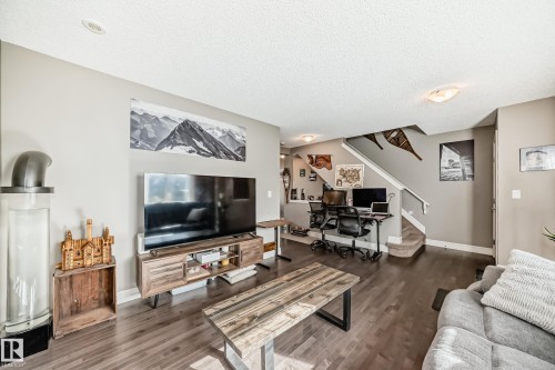 63 3625 144 Avenue Nw, Edmonton, AB - Indoor Photo Showing Living Room