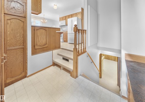 10512 54 Avenue, Edmonton, AB - Indoor