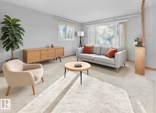 10512 54 Avenue, Edmonton, AB - Indoor Photo Showing Living Room