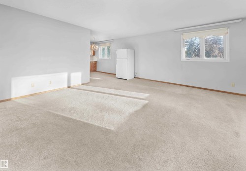 10512 54 Avenue, Edmonton, AB - Indoor Photo Showing Other Room